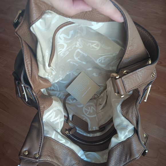 Michael Kors Portland Brown Leather Hobo Bag with Gold Hardware and MK Bag Charm - Picture 3 of 10